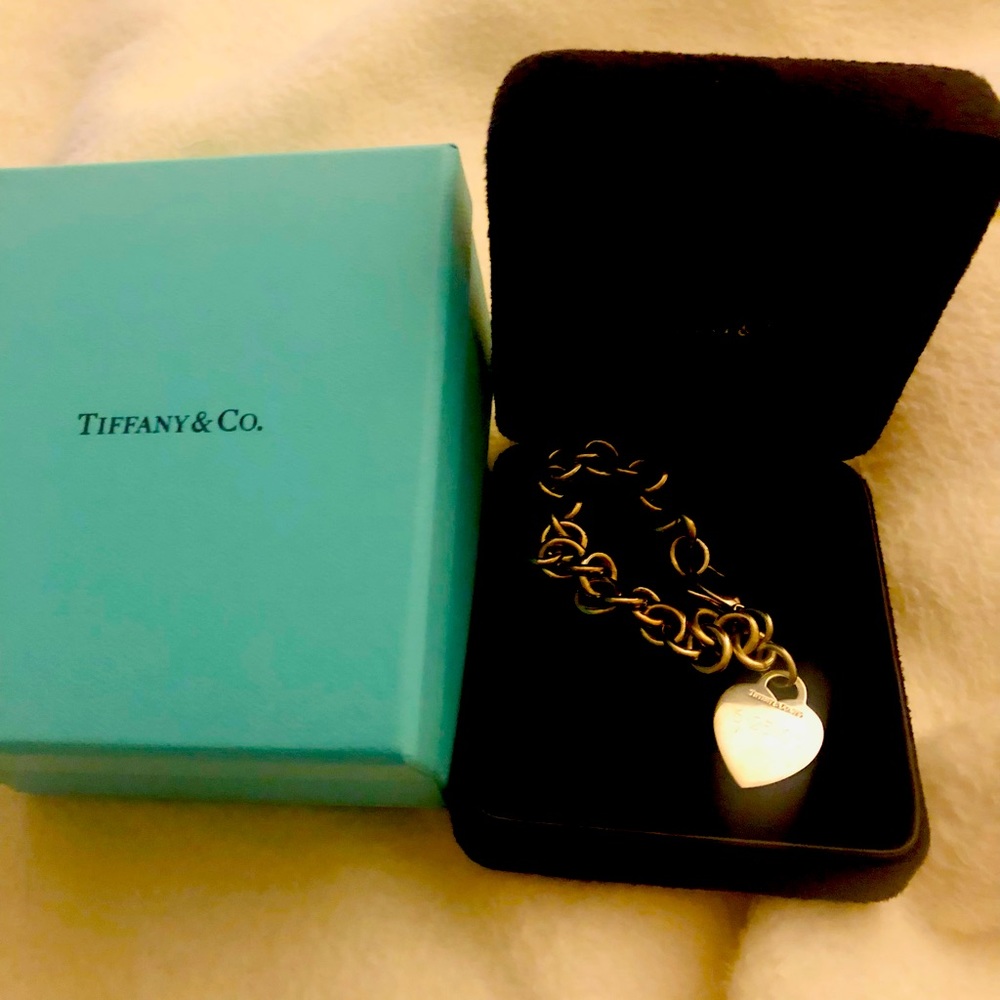 Silver heart bracelet. Engraved.